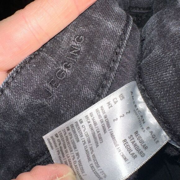 American Eagle size 2 distressed holey stretch jeggings - Picture 2 of 3